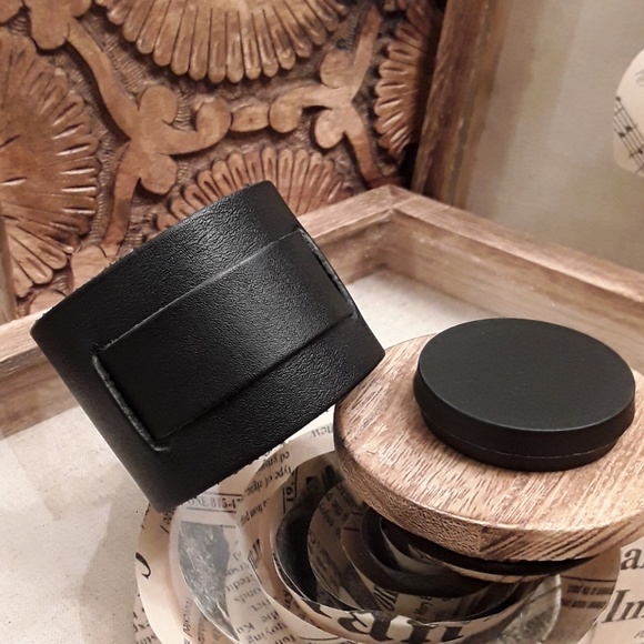 NEW Genuine Leather Minimilist Buckle Wrap - Picture 2 of 6